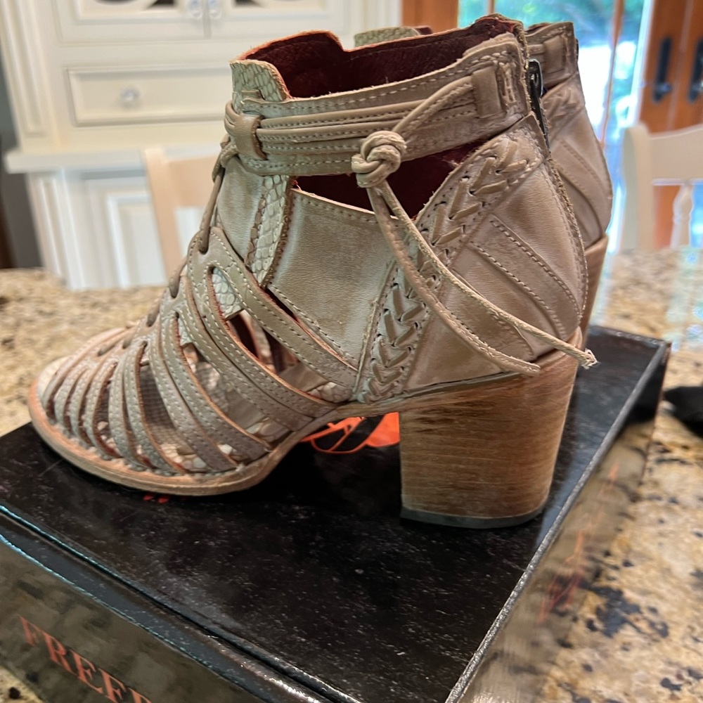 Authentic FreeBird Wazee Beige summer boots like new.  Fits like size 10 - Picture 7 of 10